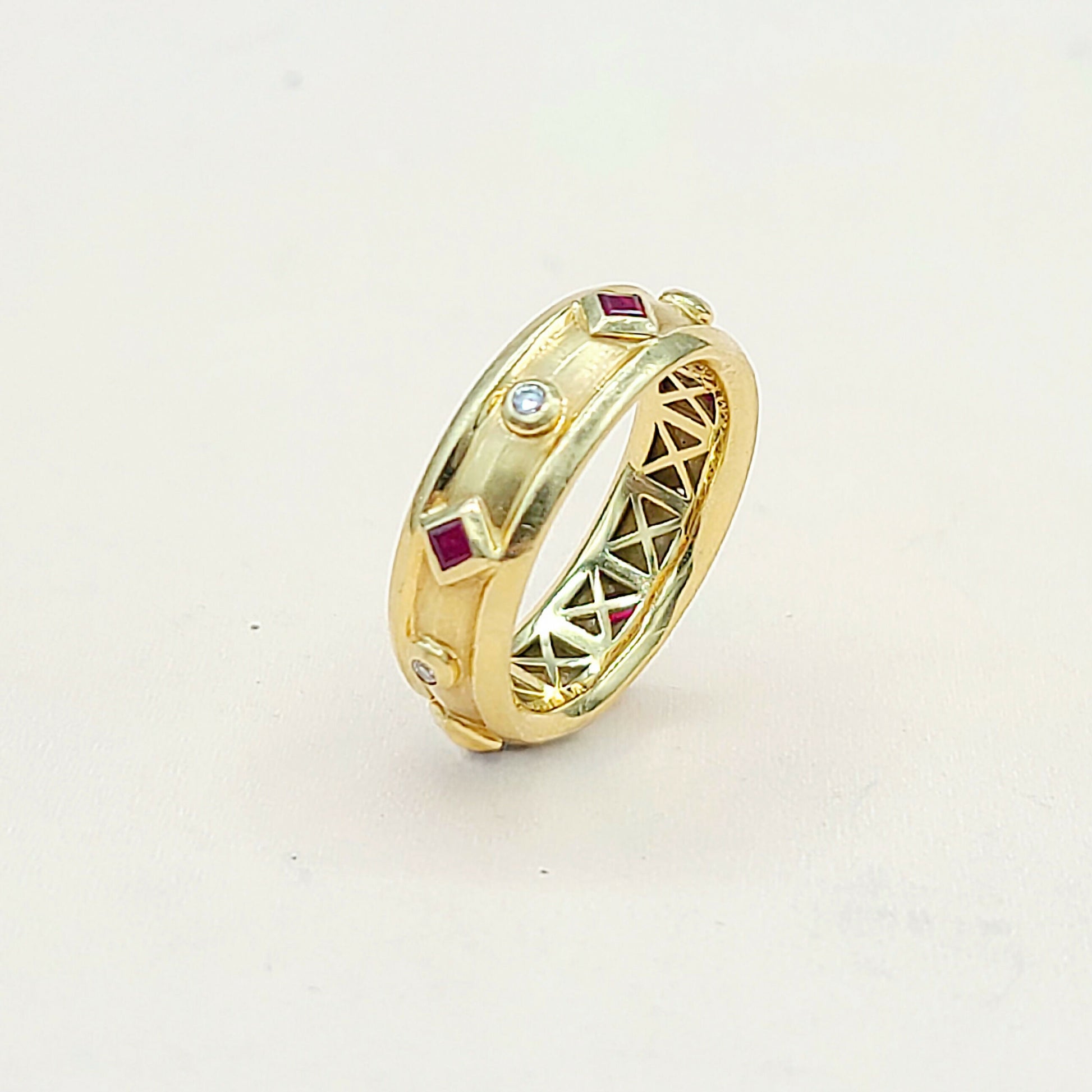    David Yurman Modern Renaissance Ring 18K Gold, Rubies, Diamonds