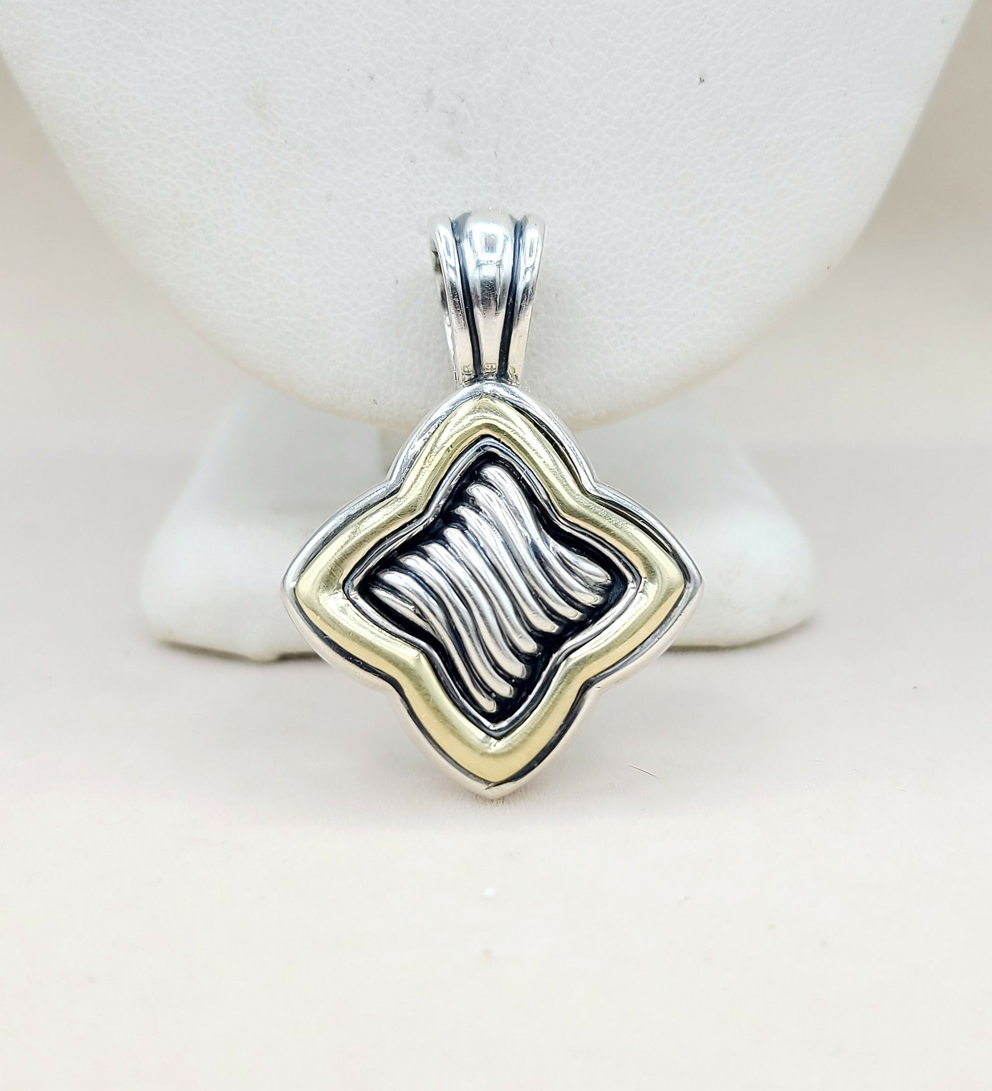    David Yurman  Quatrefoil Thoroughbred Pendant Large