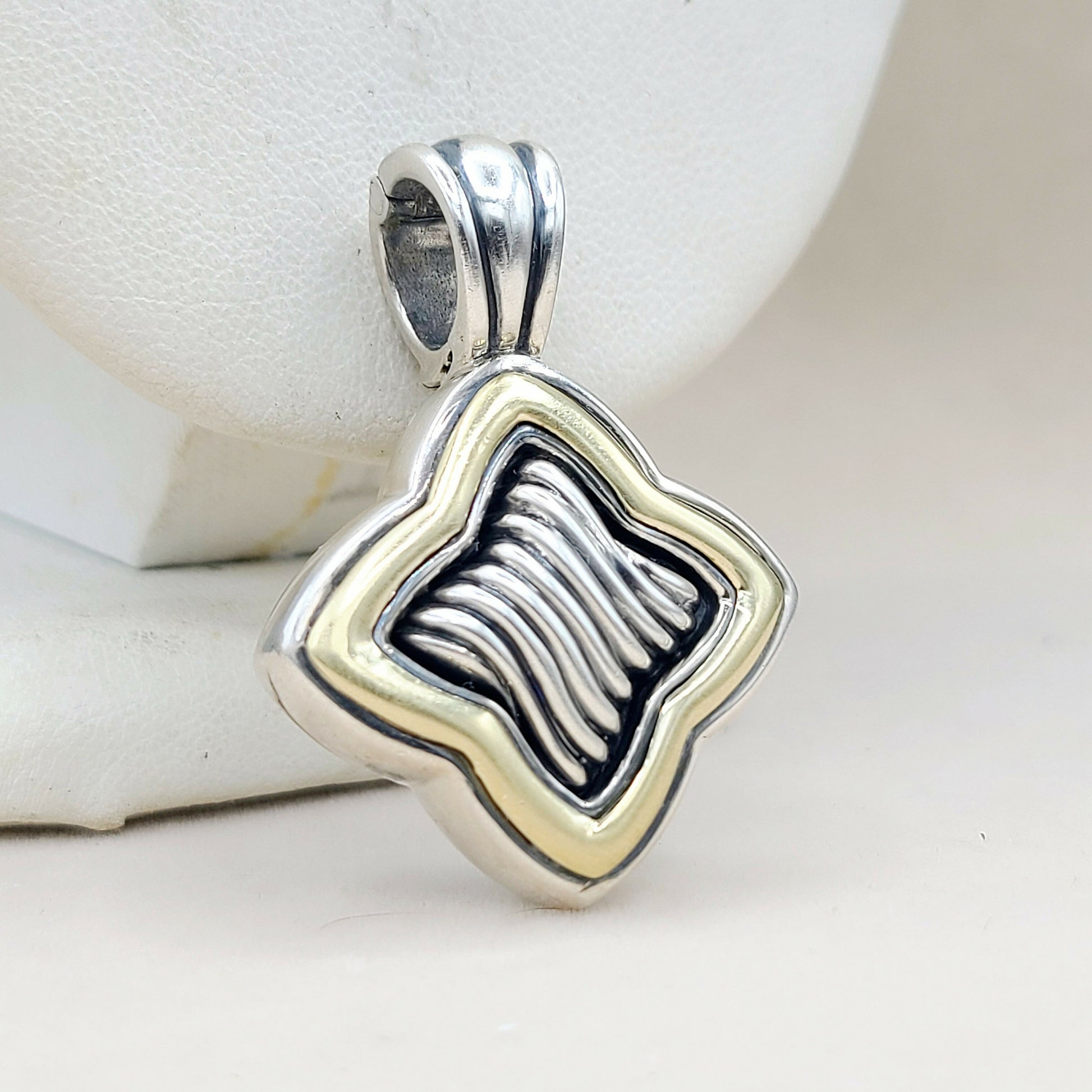    David Yurman  Quatrefoil Thoroughbred Pendant Large