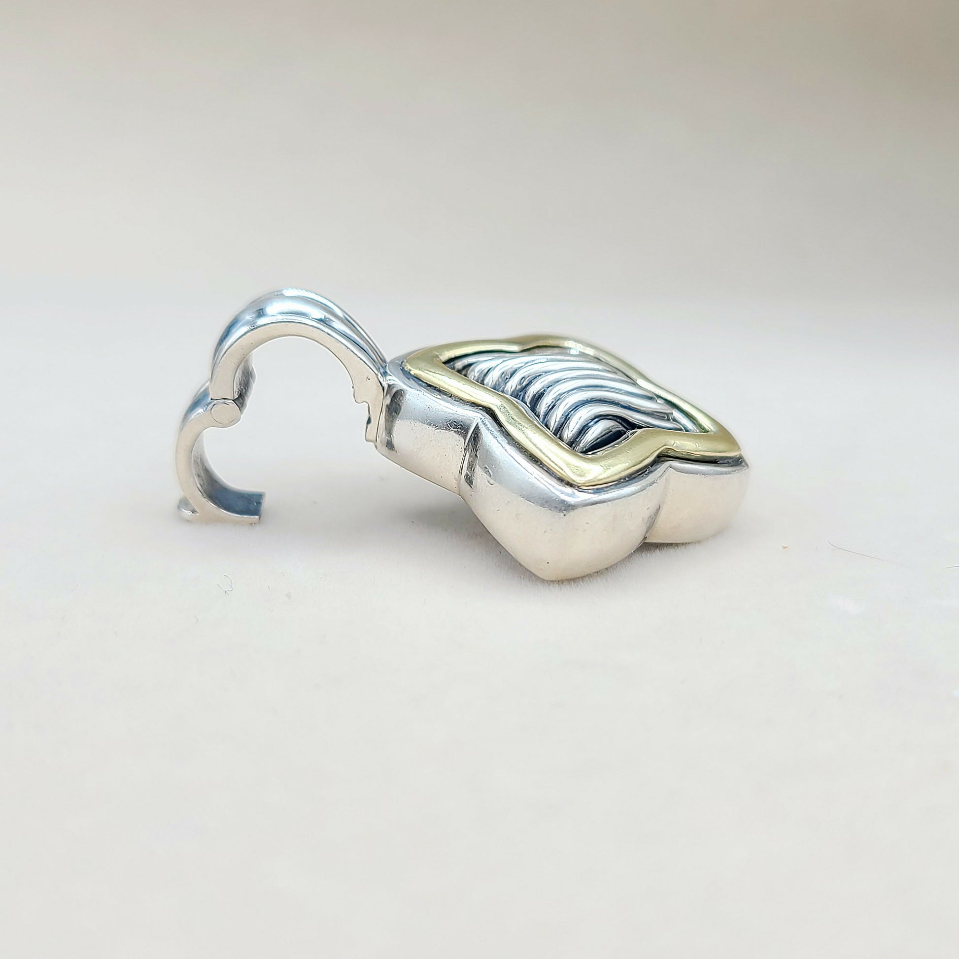    David Yurman  Quatrefoil Thoroughbred Pendant Large