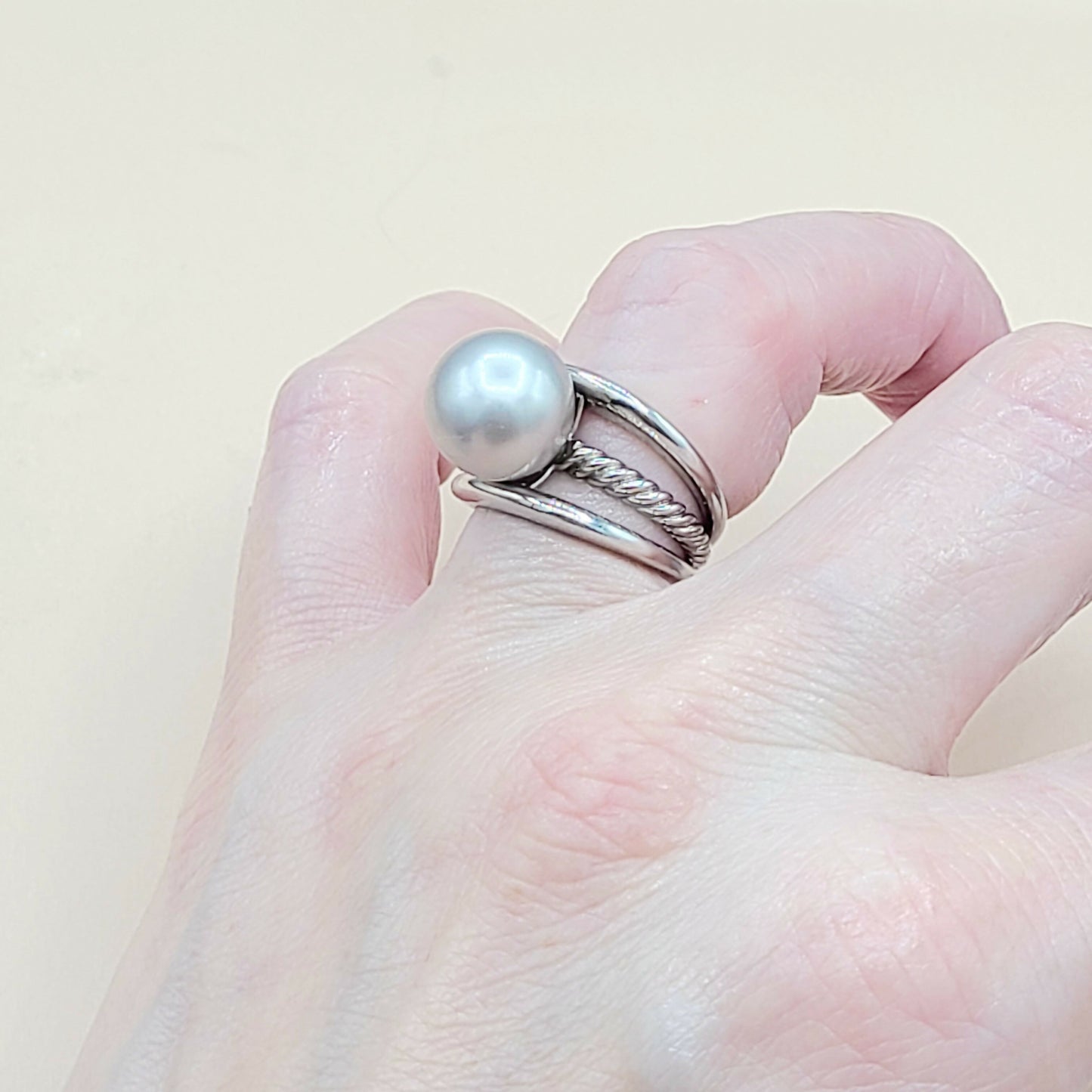    David Yurman 18k White Gold Gray Tahitian Pearl Ring
