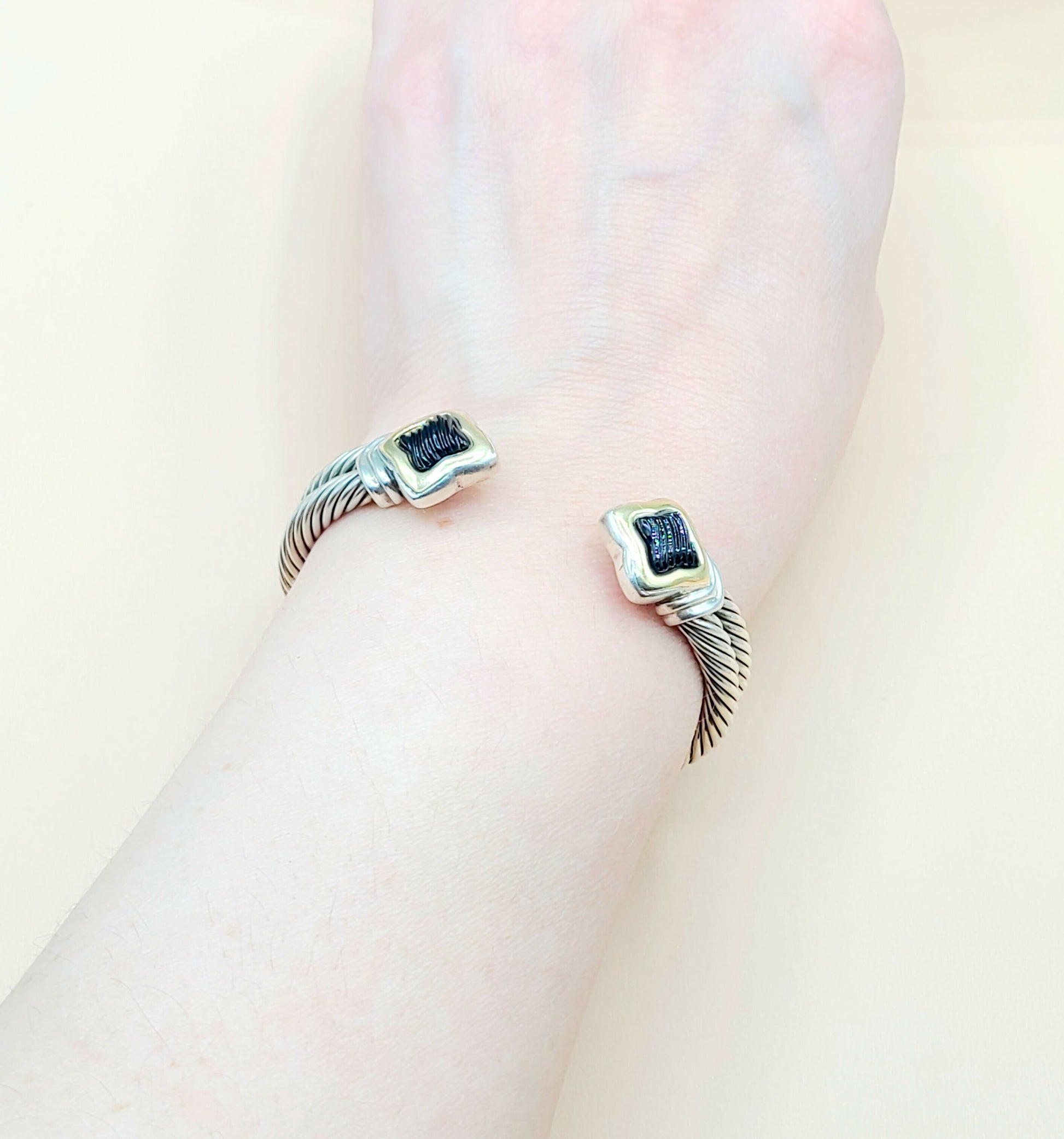   David Yurman Quatrefoil Double Cable Black Onyx Gold Bracelet